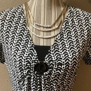 EAST 5th BLACK AND WHITE TOP SIZE PM